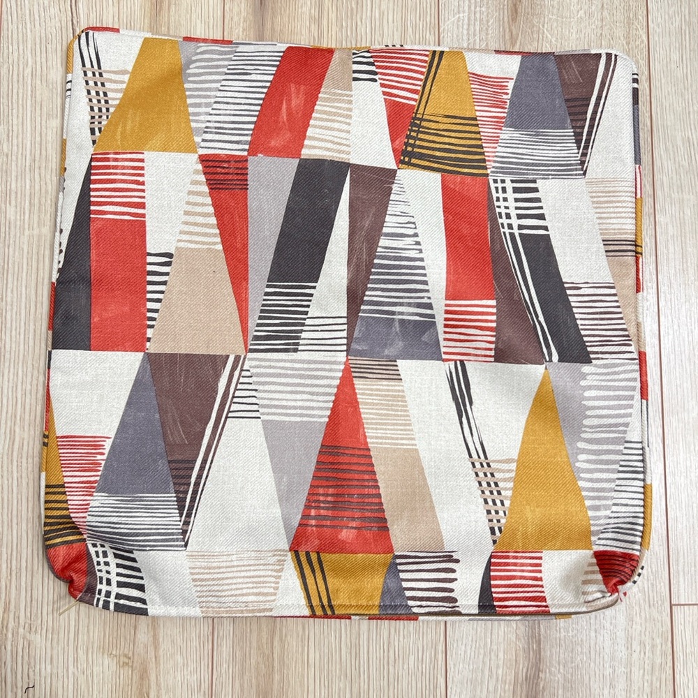 Geometric Pattern Cushion/Pillow Cover